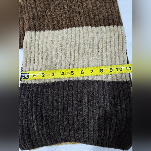Super soft biggest to brown tones striped scarf - Picture 2 of 3